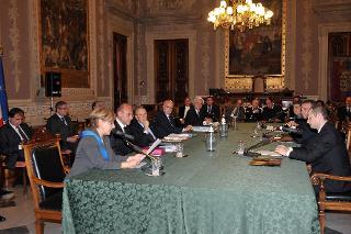 Il Presidente Giorgio Napolitano durante l'incontro con i rappresentanti delle realtà economiche e delle forze sociali della Sardegna
