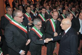 Il Presidente Giorgio Napolitano con i Sindaci della Provincia di Sassari in occasione del Convegno per le celebrazioni del 450° anniversario di Fondazione dell'ateneo e del 150° dell'Unità d'Italia