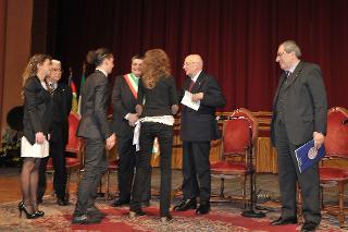 Il Presidente Giorgio Napolitano con gli studenti in occasione del convegno per le celebrazioni del 450° anniversario di fondazione dell'Università degli Studi di Sassari
