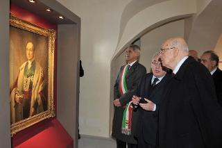 Il Presidente Giorgio Napolitano nel corso della visita alla mostra &quot;Giuseppe Manno&quot;