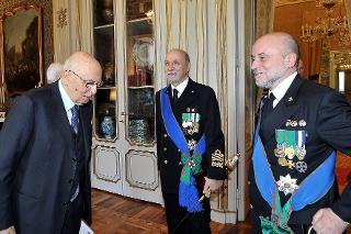 Il Presidente Giorgio Napolitano con l'Amm. Sq. Bruno Branciforte e Amm. Sq. Luigi Binelli, rispettivamente Capo di Stato Maggiore della Marina uscente e subentrante