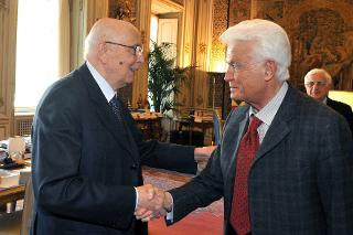 Il Presidente Giorgio Napolitano accoglie Gian Carlo Caselli, Procuratore della Repubblica di Torino, nel suo studio al Quirinale