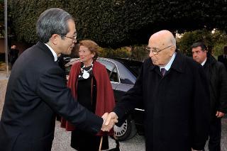 Il Presidente Giorgio Napolitano accolto dal sig. Masaharu Kohno, Ambasciatore del Giappone in occasione dell'evento commemorativo &quot;La Forza della Solidarietà&quot; ad un anno dal terremoto e maremoto del Giappone Orientale