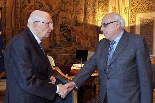 Il Presidente Giorgio Napolitano accoglie Gennaro Acquaviva, Presidente della Fondazione Socialismo, al Quirinale