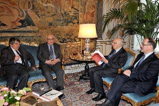 Il Presidente Giorgio Napolitano nel corso dell'incontro con Gennaro Acquaviva e Ligi Covatta, Presidente e socio fondatore di "Fondazione Socialismo"