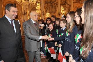 Il Presidente Giorgio Napolitano con gli studenti delle scuole in occasione dell'incontro su &quot;Bilancio e significato delle celebrazioni per il 150° anniversario dell'Unità d'Italia&quot;