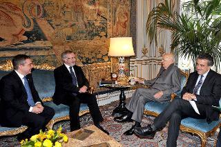 Il Presidente Giorgio Napolitano nel corso dell'incontro con il Dott. Werner Hoyer e il Dott. Dario Scannapieco, rispettivamente Presidente e Vice Presidente della Banca Europea per gli InvestimentiI