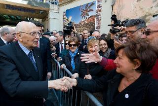 Il Presidente Giorgio Napolitano accolto dai cittadini di Vernazza al suo arrivo