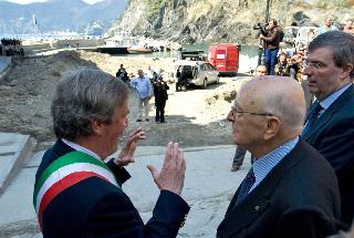 Il Presidente Giorgio Napolitano con il Sindaco di Vernazza Vincenzo Resasco e il Presidente della Regione Liguria Claudio Burlando