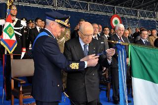 Il Presidente Giorgio Napolitano nel corso della consegna della Croce di Cavaliere dell'Ordine Militare d'Italia, in occasione della celebrazione del 89° anniversario di fondazione dell'Aeronautica Militare