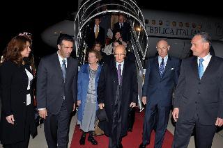 Il Presidente Giorgio Napolitano al suo arrivo all'Aeroporto Queen Alia di Amman in occasione della visita ufficiale nel Regno Hascemita di Giordania