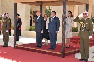 Il Presidente Giorgio Napolitano durante gli onori militari in occasione della visita ufficiale nel Regno Hascemita di Giordania