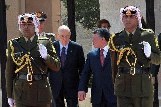 Il Presidente Giorgio Napolitano e il Re Abdallah II durante gli onori militari in occasione della visita ufficiale nel Regno Hascemita di Giordania