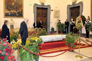 Il Presidente Giorgio Napolitano e la Signora Clio alla camera ardente dell'On. Miriam Mafai allestita al Palazzo del Campidoglio