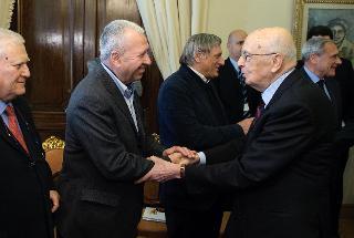 Il Presidente Giorgio Napolitano saluta Vito Lo Monaco, Presidente del Centro Studi Pio La Torre, in occasione del convegno "Pio La Torre 30 anni dopo"