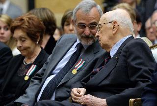 Il Presidente Giorgio Napolitano con Filippo La Torre, figlio di Pio, in occasione del convegno "Pio La Torre 30 anni dopo", organizzato dalla Fondazione della Camera dei deputati, a sinsitra la Sig.ra Rosa Casanova, vedova di Rosario Di Salvo