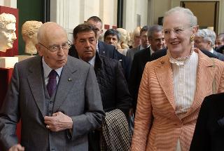 Il Presidente Giorgio Napolitano con S.M. la Regina di Danimarca, Margherita II in occasione della inaugurazione della mostra dal titolo: &quot;I regni immaginari&quot;