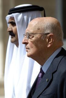 Il Presidente Giorgio Napolitano e l'Emiro dello Stato del Qatar. S.A. lo Sceicco Hamad Bin Khalifa Al-Thani, in occasione del congedo al termine della visita di Stato