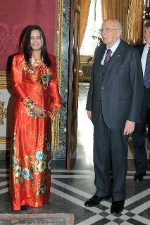 Il Presidente Giorgio Napolitano con la Sig.ra Iruthisham Adam, nuovo Ambasciatore della Repubblica della Repubblica delle Maldive