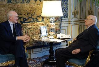 Il Presidente Giorgio Napolitano nel corso dei colloqui con il Vice Direttore generale dell'UNESCO per la Cultura, Francesco Bandarin