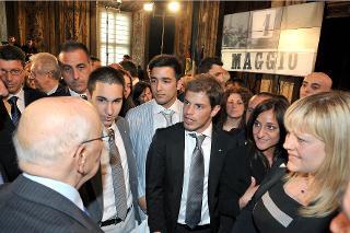 Il Presidente Giorgio Napolitano con i giovani delle organizzazioni Sindacali in occasione della Festa del Lavoro al Quirinale
