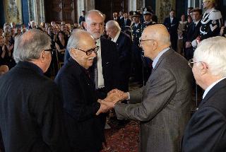 Il Presidente Giorgio Napolitano saluta i fratelli Paolo e Vittorio Taviani e Fabio Cavalli, candidati al Premio David di Donatello per il film &quot;Cesare deve morire&quot;
