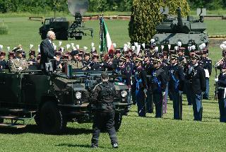 Il Presidente Giorgio Napolitano all'Ippodromo Militare di Tor di Quinto passa in rassegna la brigata in formazione schierata con bandiera e banda, in occasione della celebrazione del 151° anniversario della costituzione dell'Esercito Italiano