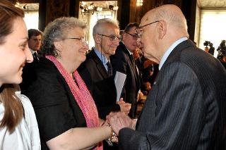 Il Presidente Giorgio Napolitano saluta Agnese Moro nel corso della cerimonia del Giorno della Memoria dedicato alle vittime del terrorismo
