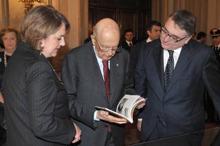 Il Presidente Giorgio Napolitano con la Dott.ssa Rummo e il Prof. Gotor nel corso della cerimonia del Giorno della Memoria dedicato alle vittime del terrorismo