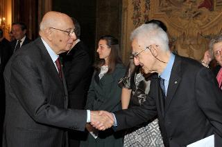 Il Presidente della Repubblica Giorgio Napolitano con Nicola Simone in occasione della cerimonia del Giorno della Memoria dedicato alle vittime del terrorismo