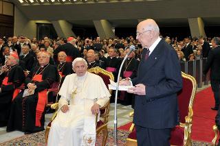 Il Presidente Giorgio Napolitano con il Santo Padre Benedetto XVI durante il suo intervento in occasione del concerto per il settimo anniversario di Pontificato