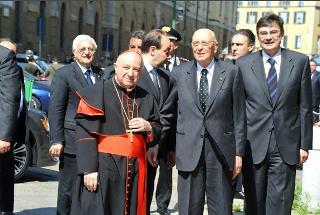 Il Presidente Giorgio Napolitano al suo arrivo all'Università Cattolica di Milano, accolto dal Cardinale Dionigi Tettamanzi