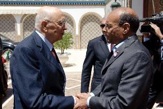 Il Presidente Giorgio Napolitano accolto al suo arrivo al Palazzo Presidenziale da Moncef Marzouki, Presidente della Repubblica Tunisina