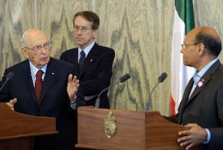 Il Presidente Giorgio Napolitano con il Presidente della Repubblica Tunisina Moncef Marzouki e il Ministro degli Esteri Giulio Terzi nel corso dell'incontro con la stampa