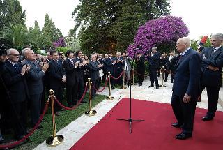 Il Presidente Giorgio Napolitano con a fianco l'Ambasciatore d'Italia a Tunisi Pietro Benassi, in occasione dell'incontro con la comunità italiana a Tunisi