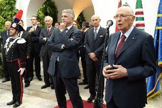 Il Presidente Giorgio Napolitano con a fianco l'Ambasciatore d'Italia a Tunisi Pietro Benassi, in occasione dell'incontro con la comunità italiana a Tunisi