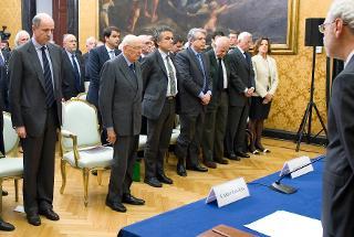 Il Presidente Giorgio Napolitano durante il minuto di silenzio in ricordo di Melissa Bassi, deceduta nell'attentato di Brindisi