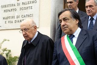 Il Presidente Giorgio Napolitano con il sindaco di Palermo, Leoluca Orlando,e il Procuratore Nazionale Antimafia, Piero Grasso, lascia la caserma &quot;P. Lungaro&quot;
