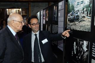 Il Presidente Giorgio Napolitano nel corso della visita alla mostra fotografica dell'Ansa su Giovanni Falcone e Paolo Borsellino