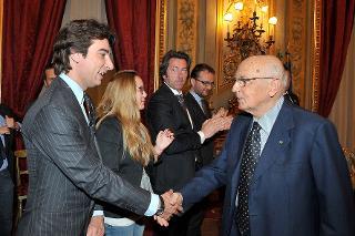 Il Presidente Giorgio Napolitano con una rappresentanza del mondo giovanile in occasione dell'incontro &quot;Le domande dei giovani&quot;