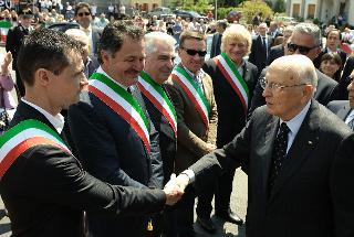 Il Presidente Giorgio Napolitano al suo arrivo accolto dai Sindaci della Provincia