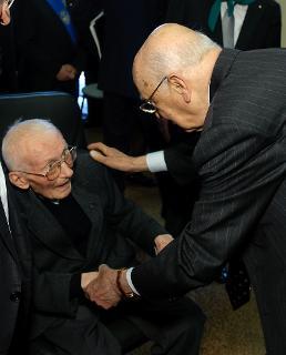 Il Presidente Giorgio Napolitano saluta Don Redento Bello, già Cappellano Militare della Divisione Osoppo