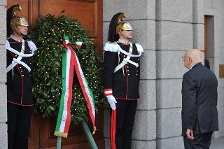 Il Presidente Giorgio Napolitano depone una corona d'alloro al Tempio Sacrario di Cargnacco