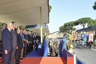 Il Presidente della Repubblica Giorgio Napolitano nel corso della rivista militare
