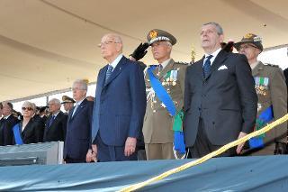 Il Presidente Giorgio Napolitano riceve gli onori militari al termine della rivista