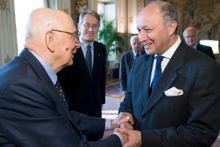 Il Presidente Giorgio Napolitano accoglie il Ministro degli Esteri della Repubblica Francese Laurent Fabius, al centro il Ministro Giulio Terzi di Sant'Agata