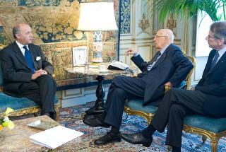 Il Presidente Giorgio Napolitano, con a fianco il Ministro degli Esteri Giulio Terzi di Sant'Agata, nel corso dei colloqui con Laurent Fabius, Ministro degli Esteri della Repubblica Francese