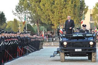 Il Presidente Giorgio Napolitano passa in rassegna le truppe schierate in occasione della celebrazione del 198° anniversario di fondazione dell'Arma dei Carabinieri