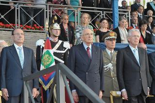Un momento della celebrazione del 198° anniversario di fondazione dell'Arma dei Carabinieri alla presenza del Capo dello Stato