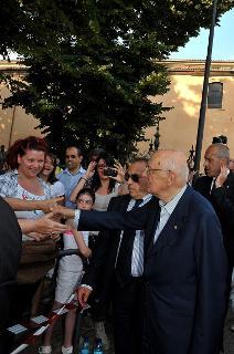 Il Presidente Giorgio Napolitano durante la visita al centro storico colpito dal terremoto